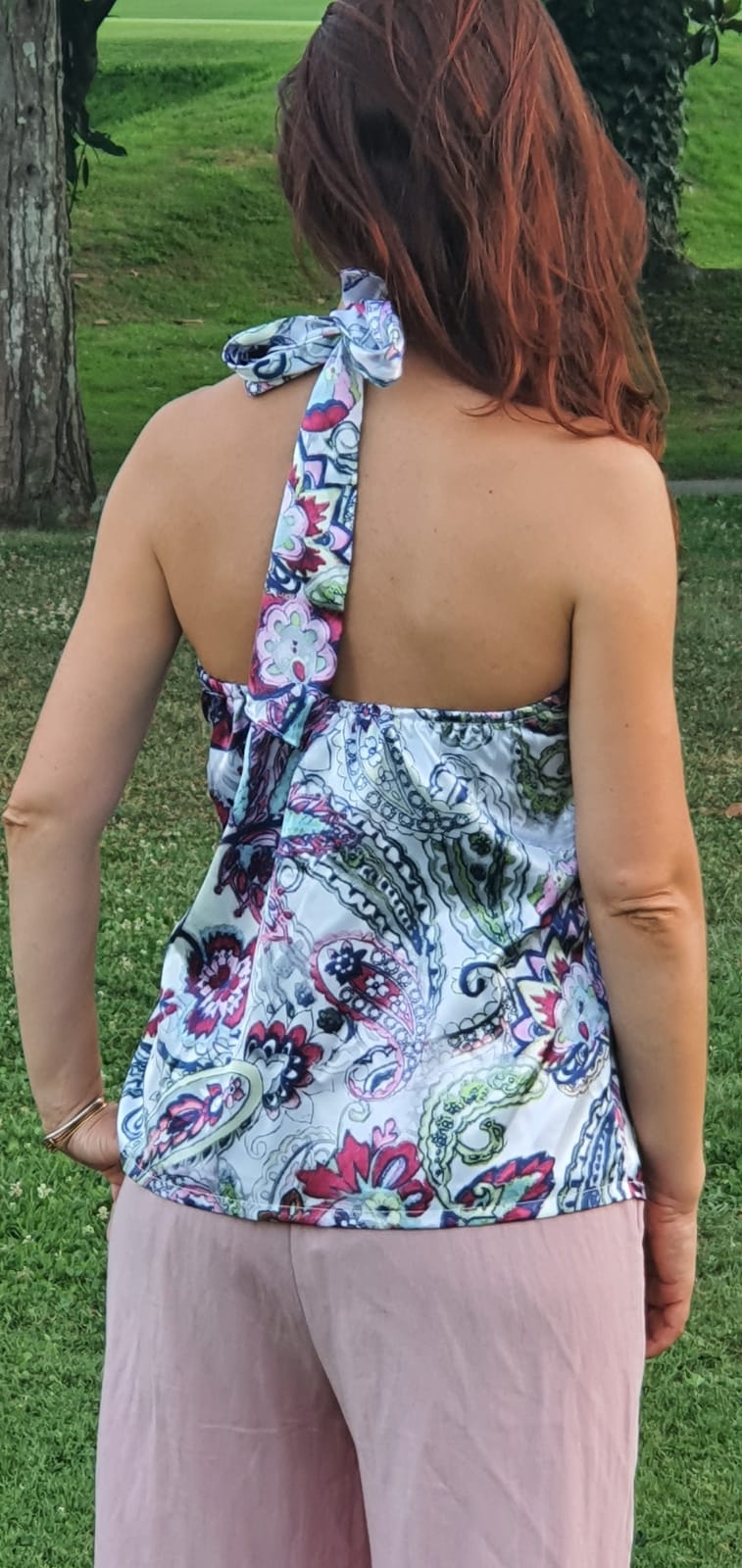 Top con scollo all'americana fantasia cachemire floreale