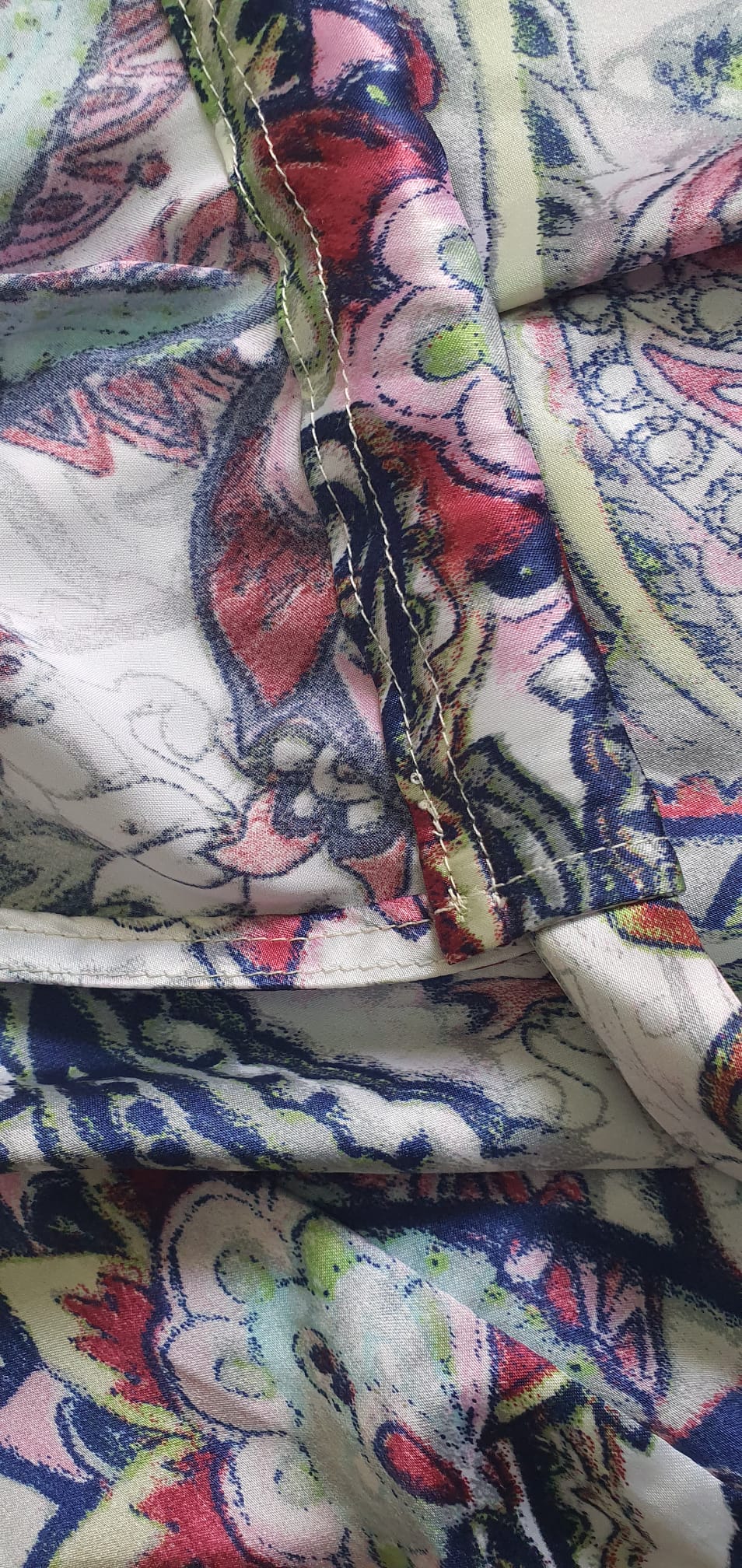 Top con scollo all'americana fantasia cachemire floreale