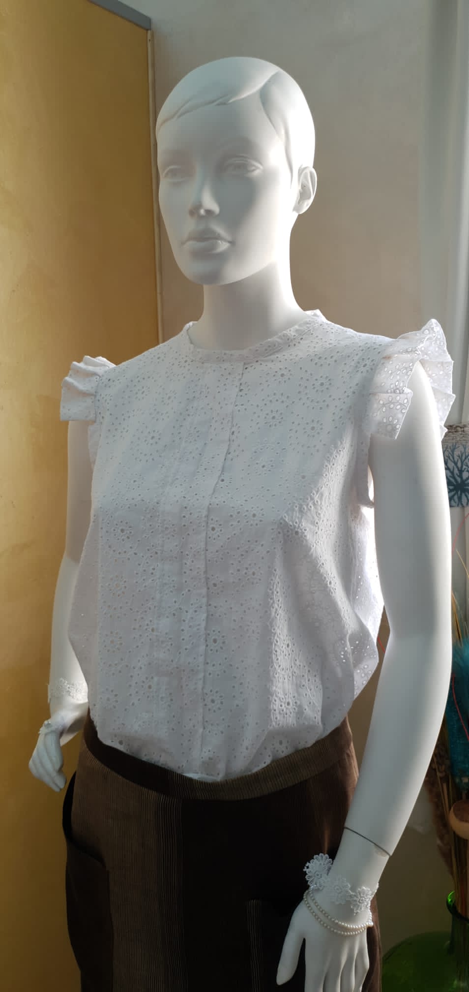 Blusa Goccia in sangallo bianco